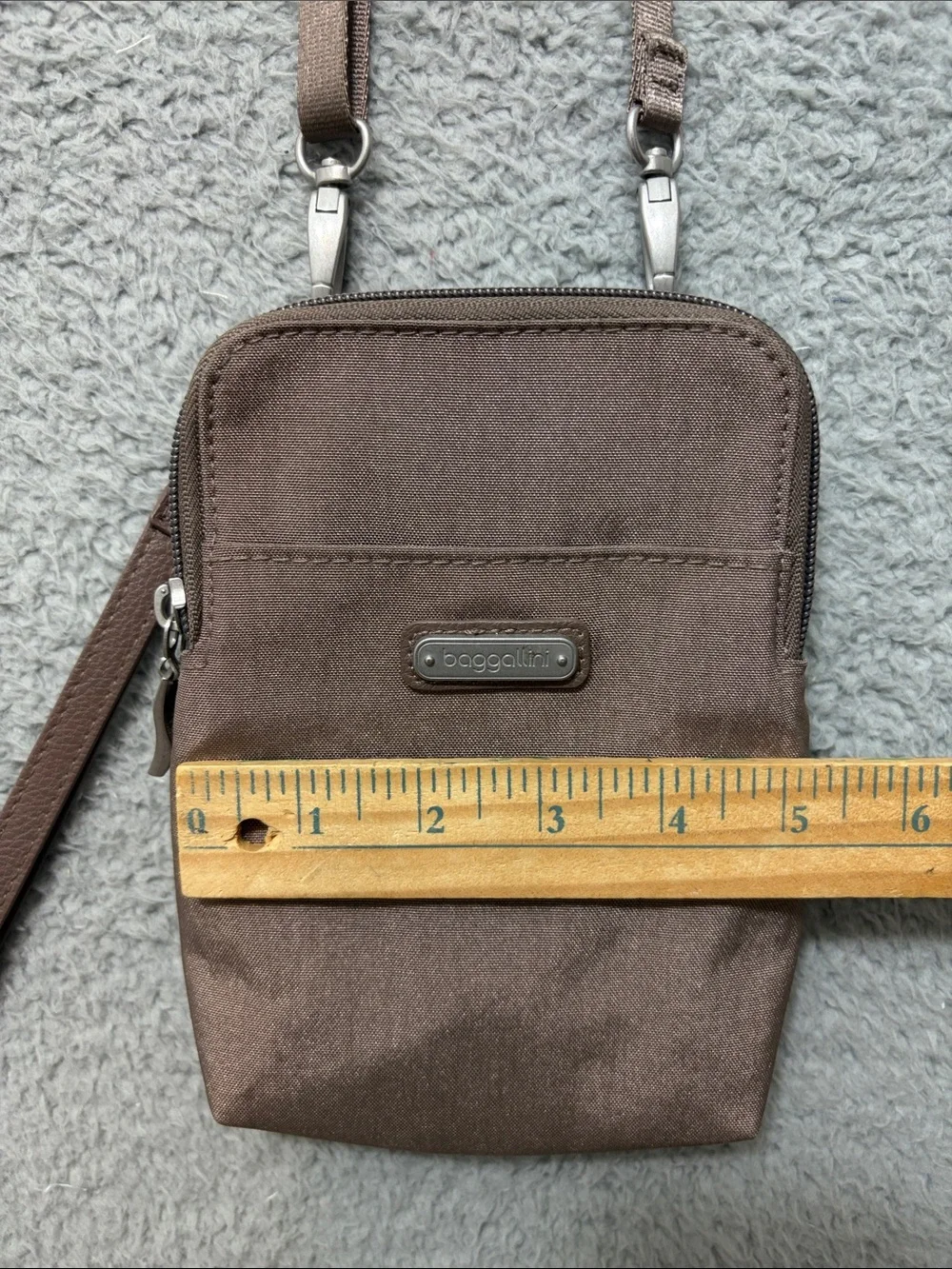 Baggallini Metallic Bronze Crossbody Phone Pouch